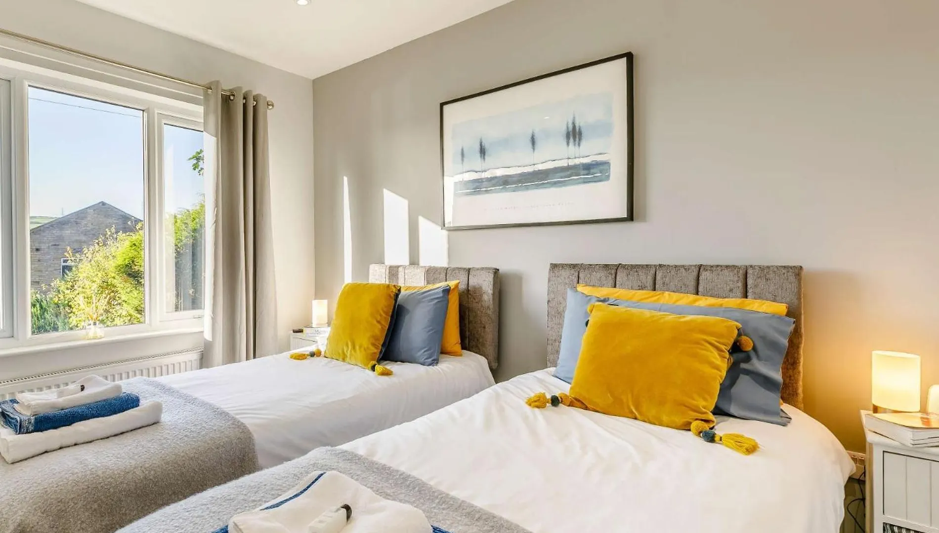 Villa 2 Bed In Thornton 75164 0*, Thornton (West Yorkshire)